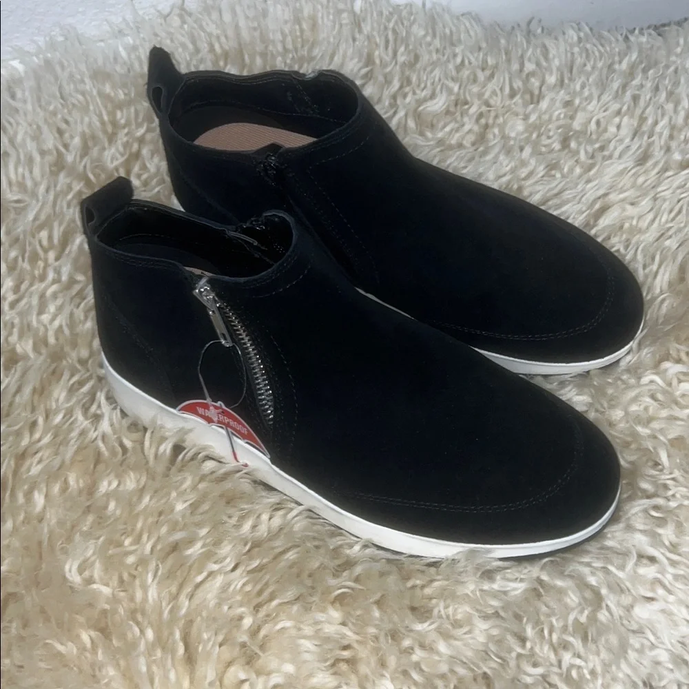 Blondo Ellorie Women's Waterproof Wedge Sneaker
